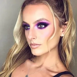 Playing with @jaclynhill Volume 2 
Absolutely love the Eyeshadows, so easy to Blend 💜🌸 🟣🟣Product Breakdown🟣🟣 @jaclynhill Volume 2 Eyeshadow palette
@narsissist Soft Matte Concealer ‘Vanilla’ 
@narsissist Foundation ‘All Day Luminous’
@mac Lipstick ‘Babypowder’ + ‘Yes Baby’
@peachesmakeup Lip Liner ‘Praline’
@zoeva Blush Spectrum in Pink
@toofaced ‘coco contour’
@peachesmakeup Pigment ‘Hocus Pocus’
@toofaced ‘Better than Sex’ Eyeliner pen
@tattilashes TL21 🟣🟣 #makeupdolls #makeupoftheday #makeupbyme #ashleyfrancemakeup #surreymakeup #ascotmakeup #eyemakeupinspo #eyeshadow #purpleeyeshadow #eyelashes #eyemakeup #jaclynhillpalette #brighteyeshadow #pinkeyemakeup #makeupinspo #flawlessmakeup #makeupartistuk