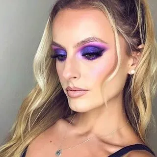 A closer look at the @peachesmakeup Pigment ‘Hocus Pocus’ on the Lid 💜
Eyeshadow palette @jaclynhill Volume 2 🟣
🟣
🟣

#makeup #glameyemakeupinspo #eyemakeupinspo #eyemakeup #eyeshadow #purpleeyeshadow #glammakeup #makeupdolld #surreymakeup #makeupoftheday #ashleyfrancemakeup #flawlessmakeup #wingedliner #smokeyeye #jaclynhill #brightcolourseyemakeup #eyeshadowlooks #makeupobsessed #makeupoftheday